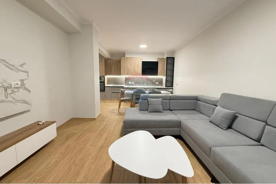 Tirane, jepet me qera apartament 2+1 Kati 5, 135 m² 800 € (Zogu i Zi,)