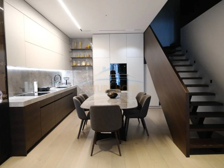 Tirane, shitet apartament duplex 3+1 , 365 m² (Squere 21)