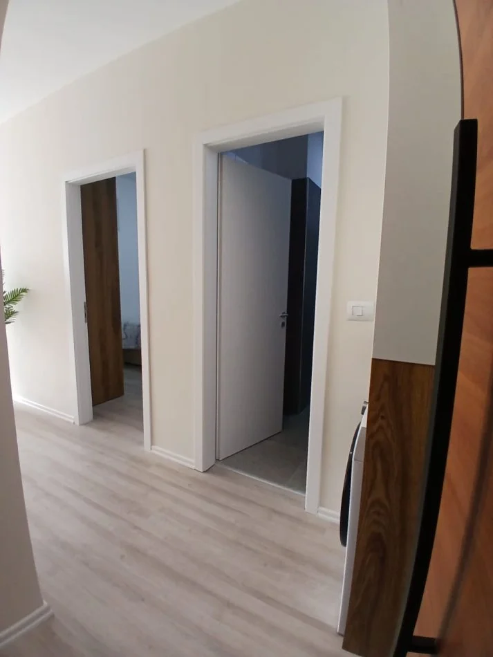 Tirane, jepet me qera apartament 2+1 , 76 m² 800 € 