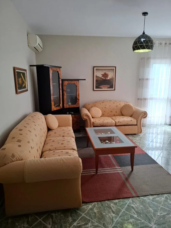 Tirane, jepet me qera apartament 2+1+Ballkon Kati 1, 105 m² 600 € (MINE PEZA)