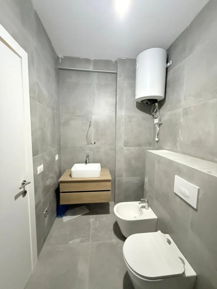 Tirane, shitet apartament 1+1+Ballkon Kati 3, 60 m² 76.000 € (Univers City)