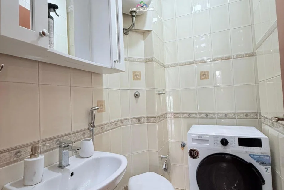 Tirane, jepet me qera Vile 2+1 Kati 2, 160 m² 1.500 € (Rruga e Elbasanit)