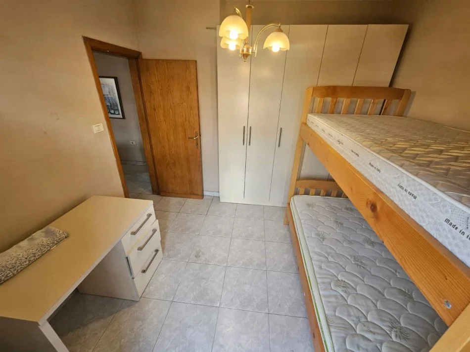 Tirane, shes apartament 2+1 Kati 4, 75 m² 177.000 € (bulevardi zogu i pare)