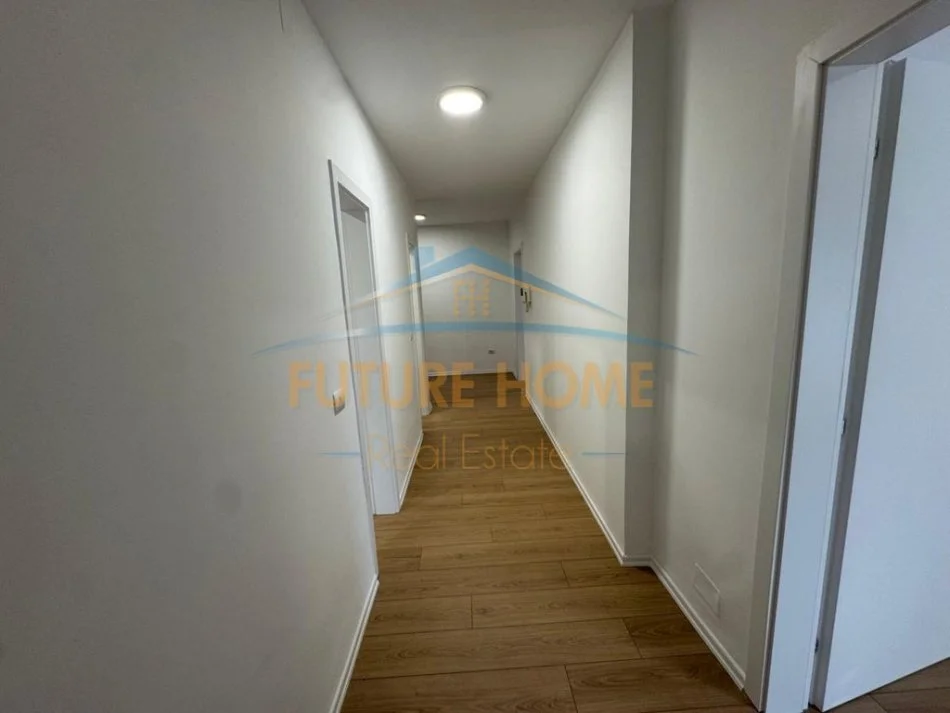 Tirane, jepet me qera apartament 3+1+Aneks Kati 9, 128 m² 1.400 € (ISH EKSPOZITA)
