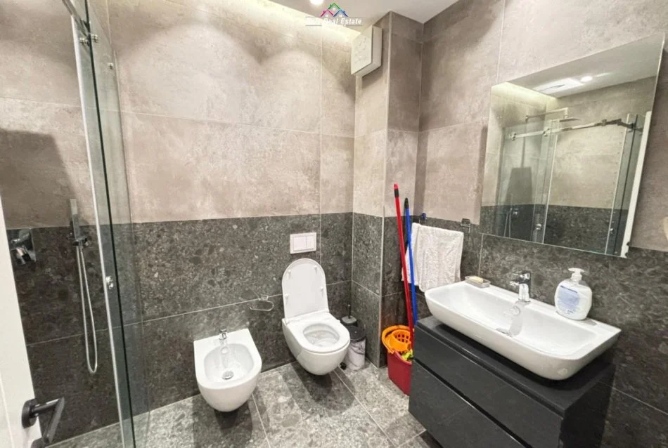 Tirane, jepet me qera apartament 2+1 Kati 3, 111 m² 1.300 € (Rruga Dritan Hoxha)