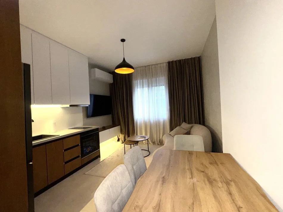 Tirane, jepet me qera apartament Kati 5, 35 m² 700 € (libri universitar)