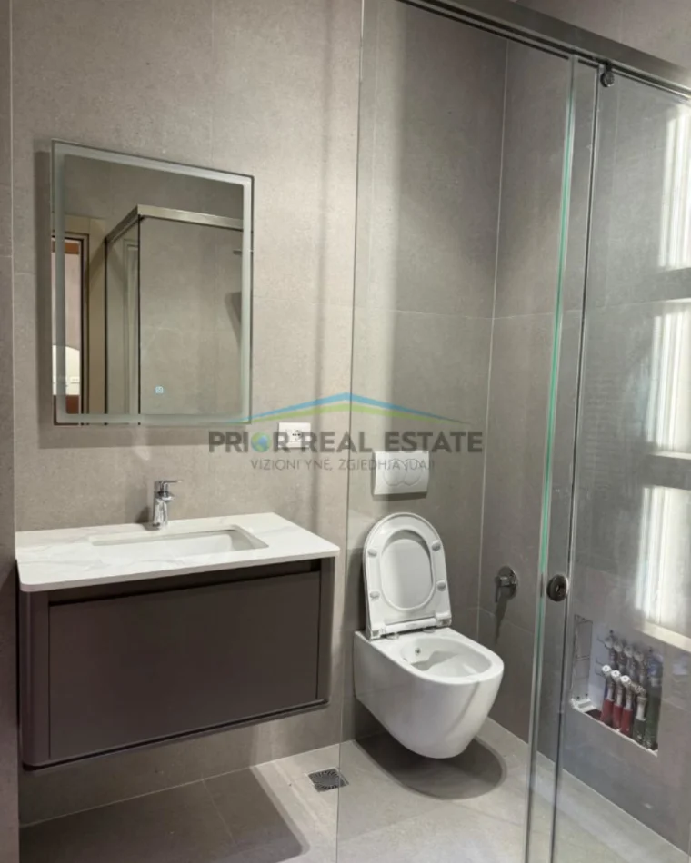 Tirane, shitet apartament 2+1 Kati 13, 169 m² 482.000 € (Qender)