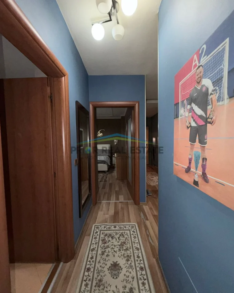 Tirane, jepet me qera apartament 2+1 +Post Parkimi  Kati 4, 80 m² 80.000 All ( ISH Ekspozita)