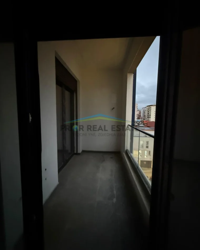 Tirane, shitet apartament 1+1 Kati 5, 63.5 m²   2800€/m2 (Komuna e Parisit)