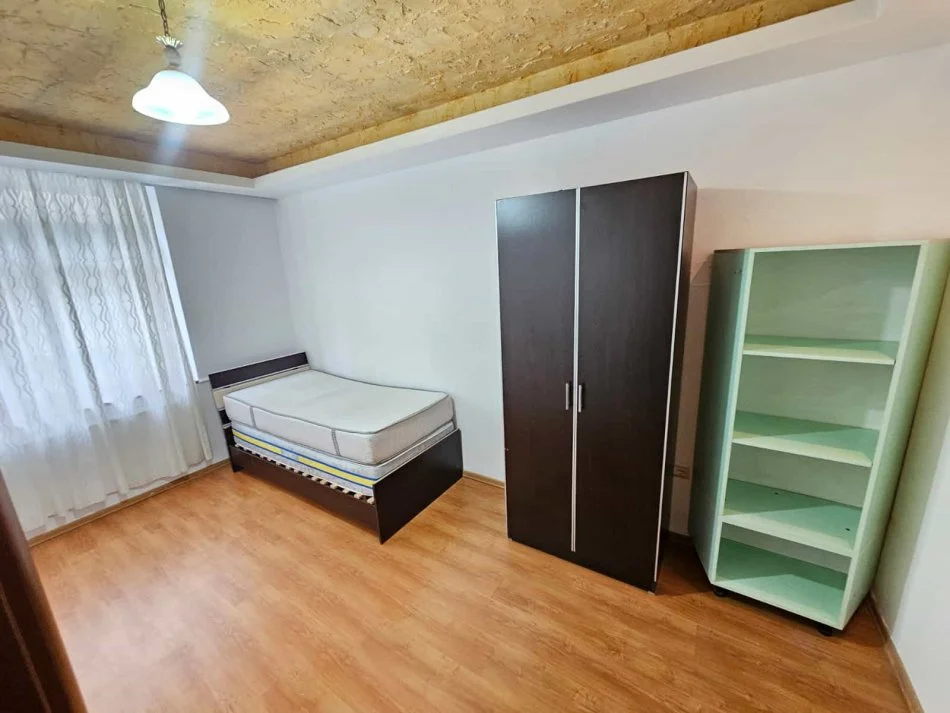 Tirane, jepet me qera apartament 1+1 Kati 2, 95 m² 570 € (Rruga Bill Klinton)