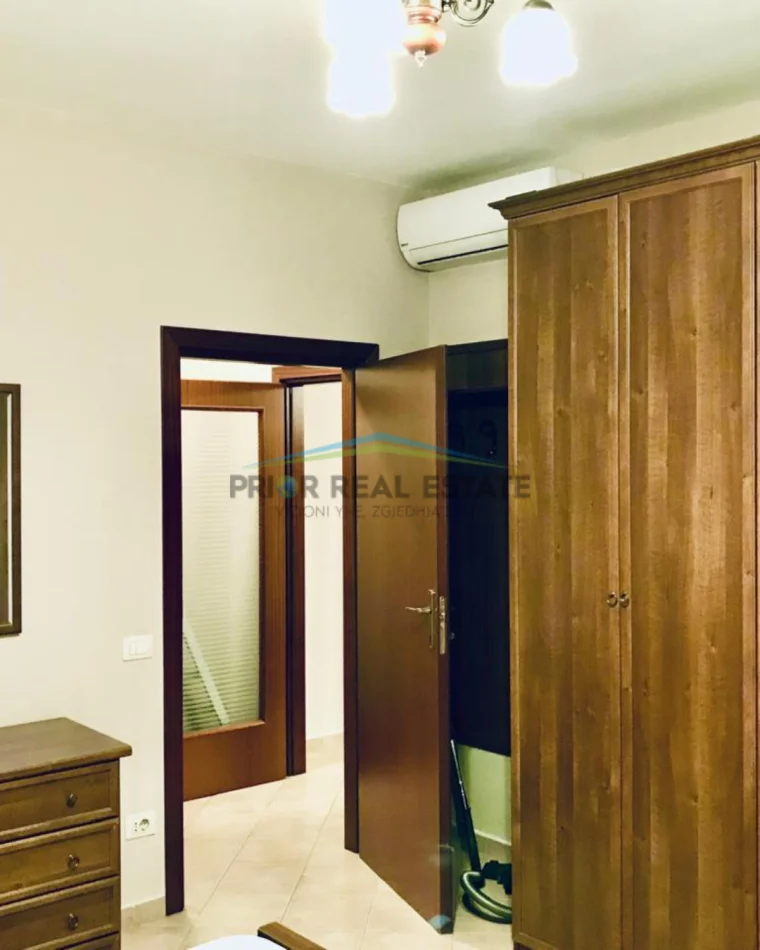 Tirane, shitet apartament 1+1 Kati 5, 78 m²  2400€/m2  (Komuna e Parisit)