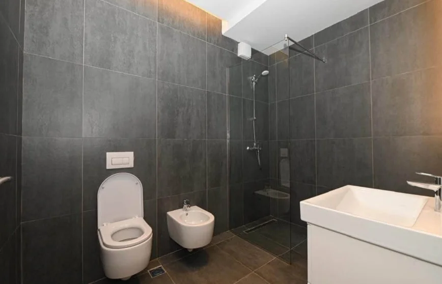 Vlore, jepet me qera apartament 2+1 , 98 m² 1.300 € 