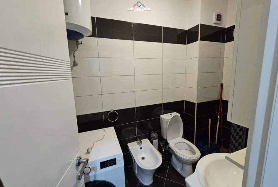 Tirane, jepet me qera apartament 2+1 Kati 8, 105 m² 575 € (Rruga Tom Plezha)