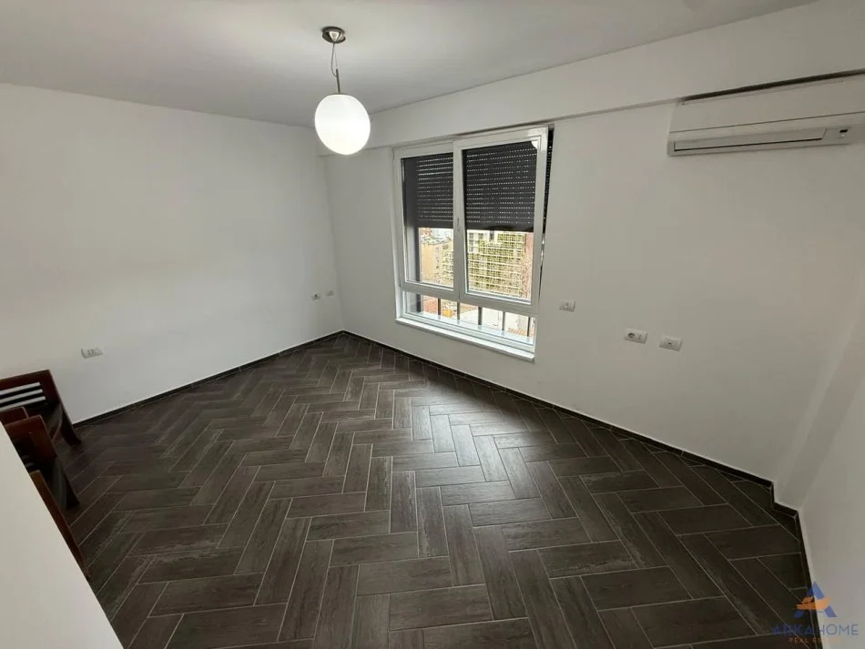 Tirane, jepet me qera apartament 1+1+Ballkon Kati 8, 64 m² 833 € 
