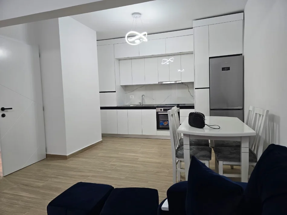 Tirane, shes apartament 1+1 Kati 2, 74 m² 145.000 € (Rruga Androkli Kostallari)