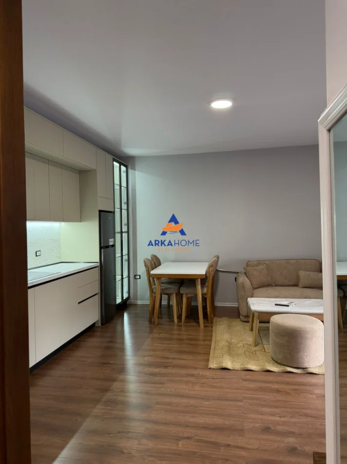 Tirane, jepet me qera apartament 1+1+Ballkon Kati 5, 69 m² 729 € 