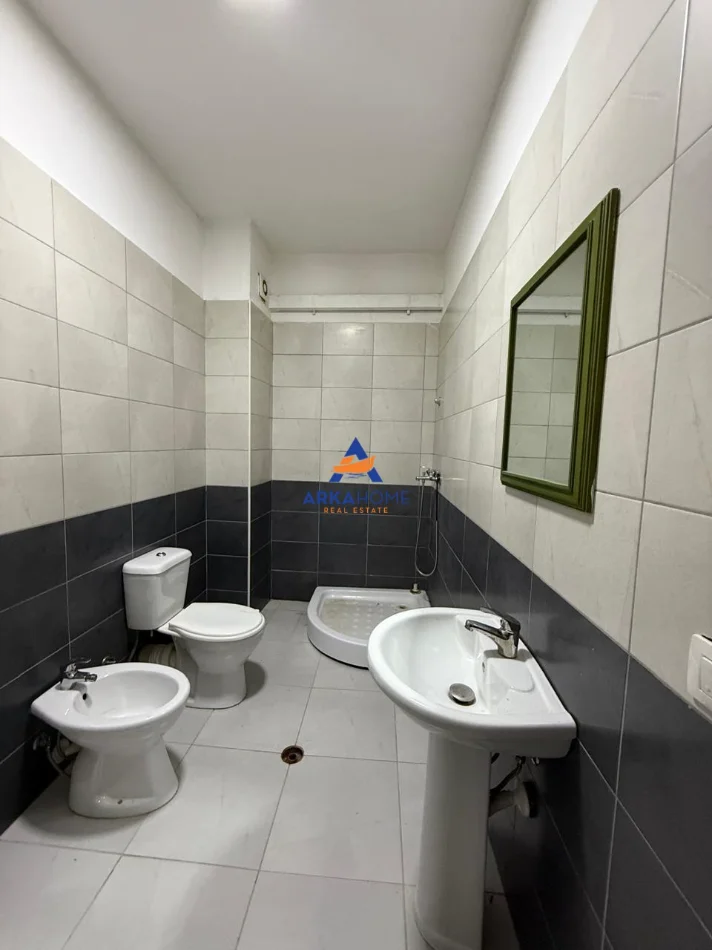 Tirane, shitet apartament 2+1+Ballkon Kati 3, 106 m² 233.000 € 