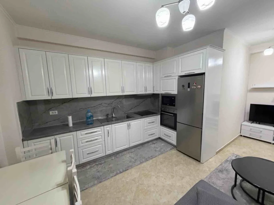 Tirane, jepet me qera apartament 1+1 Kati 1, 55 m² 420 € (Rruga Thoma Koxhaj)