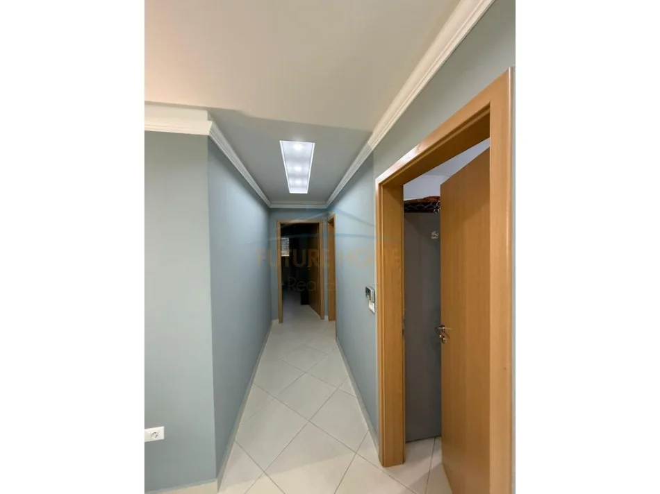 Tirane, jepet me qera apartament 2+1+Parkim, Kati 6, 110 m² 700 € (RRUGA E KAVAJES)