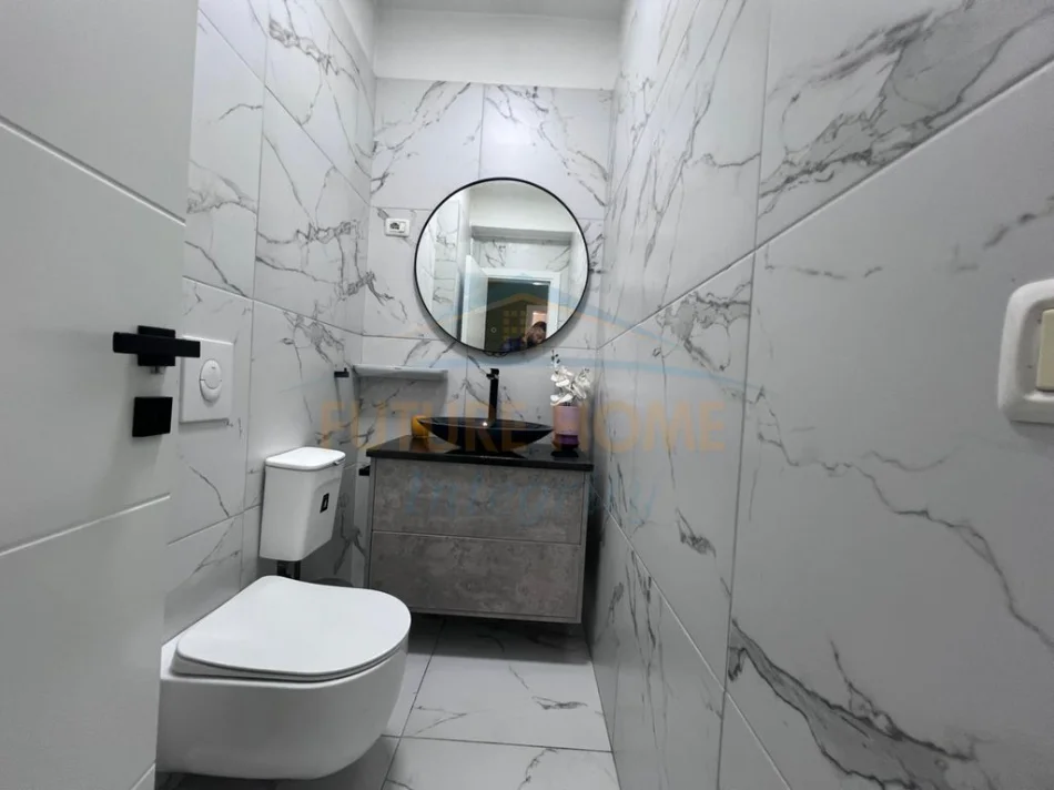 Tirane, jepet me qera apartament 3+1 Kati 1, 112 m² 1.000 € (Rruga Siri Kodra)