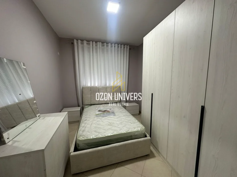 Tirane, jepet me qera apartament 3+1+Ballkon Kati 2, 145 m² 1.000 € (5 Maji)