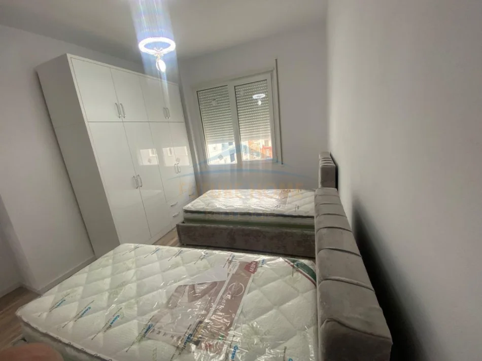 Tirane, jepet me qera apartament 3+1 Kati 3, 117 m² 580 € (Rrethi Ullirit, Kamez)