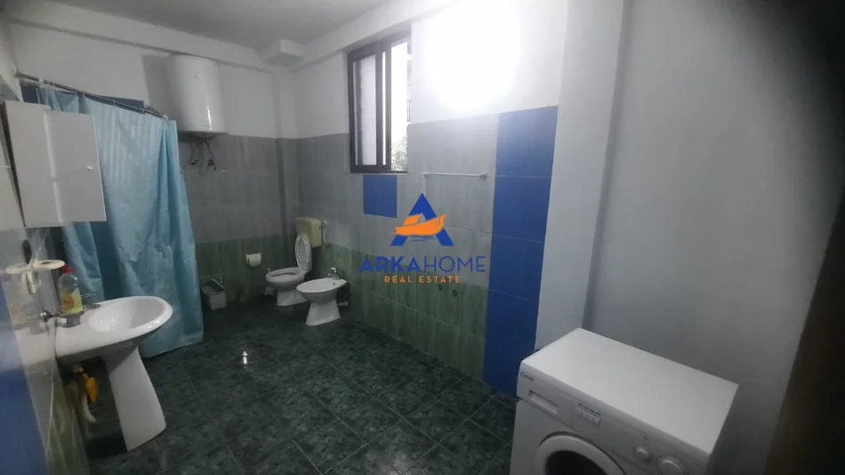 Tirane, jepet me qera apartament 2+1+Ballkon Kati 2, 148 m² 470 € 