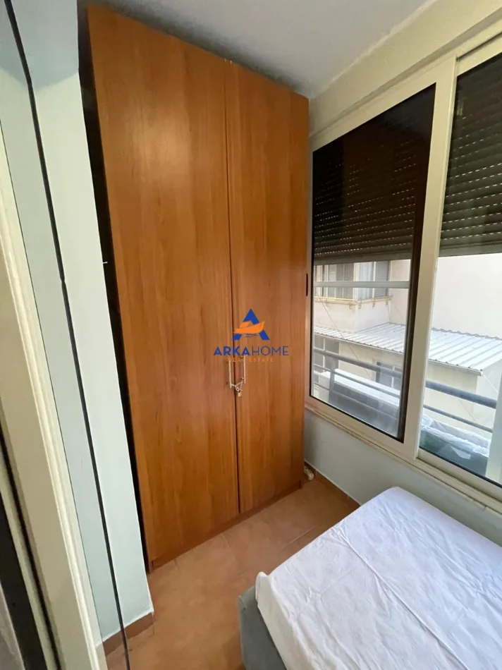 Tirane, jepet me qera apartament 1+1 Kati 2, 30 m² 313 € 