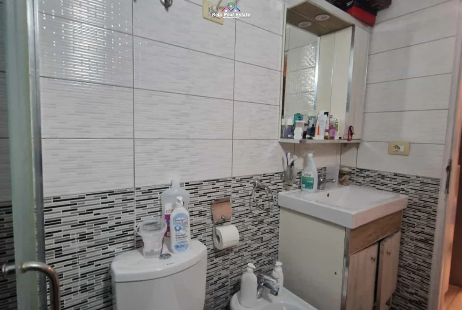 Tirane, shes apartament 1+1 Kati 4, 49 m² 125.000 € (Rruga Asim Vokshi)