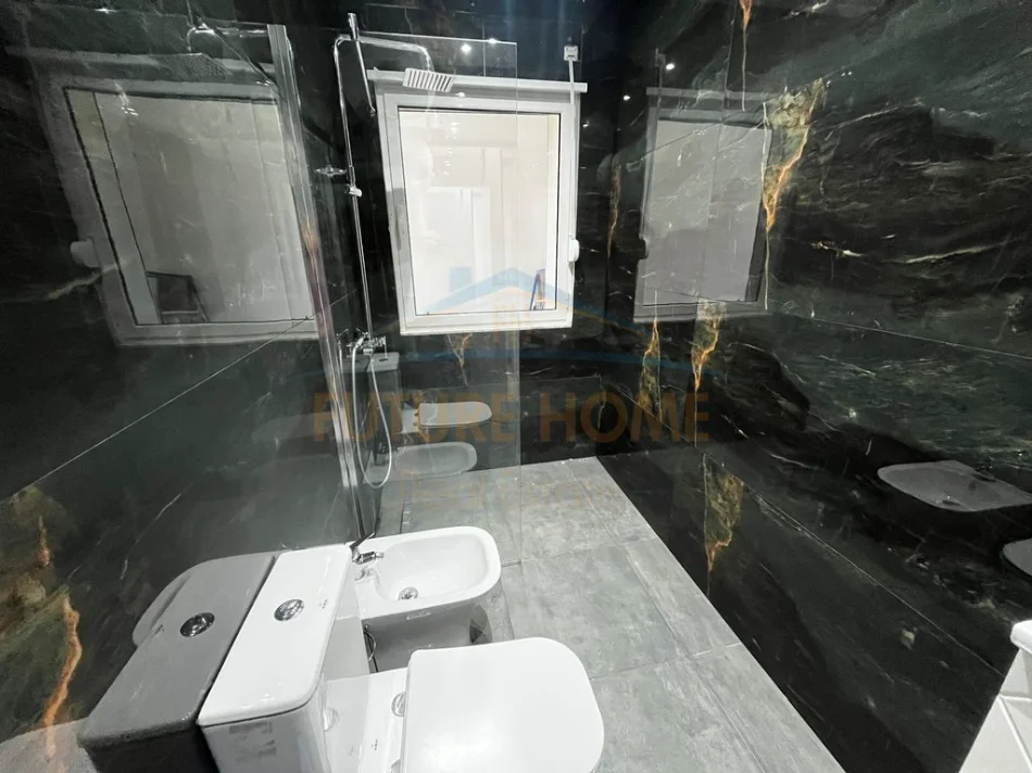 Tirane, jepet me qera apartament 2+1 Kati 1, 75 m² 750 € (Rruga e Bogdaneve)