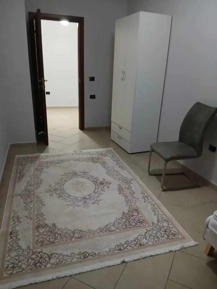Tirane, jepet me qera apartament , 110 m² 700 € (MBRAPA 15 KT)