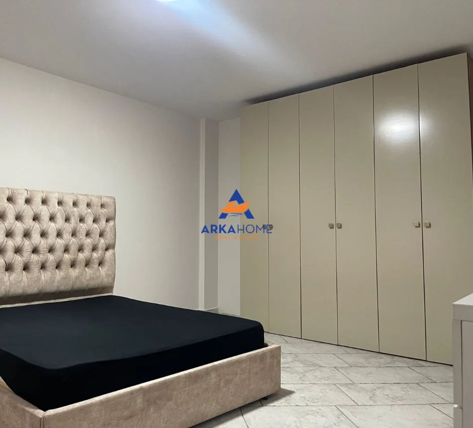 Tirane, jepet me qera apartament 2+1+Ballkon Kati 0, 140 m² 650 € 