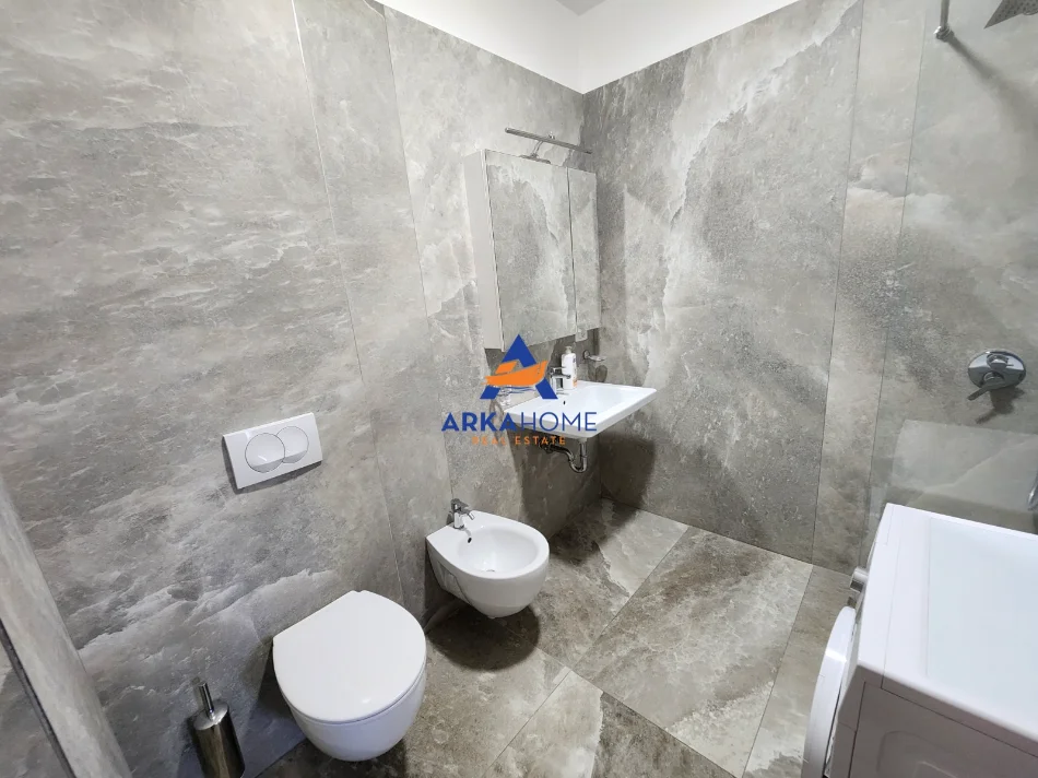 Tirane, jepet me qera apartament 2+1+Ballkon Kati 6, 115 m² 731 € 