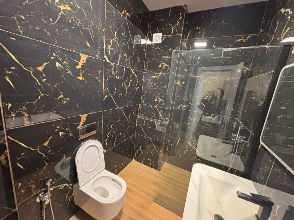 Tirane, jepet me qera apartament 2+1+Ballkon Kati 3, 120 m² 1.200 € (Kopshti Botanik, prane Xhamise)