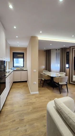 Tirane, shitet apartament 2+1+Ballkon Kati 3, 118 m² 370.000 € 
