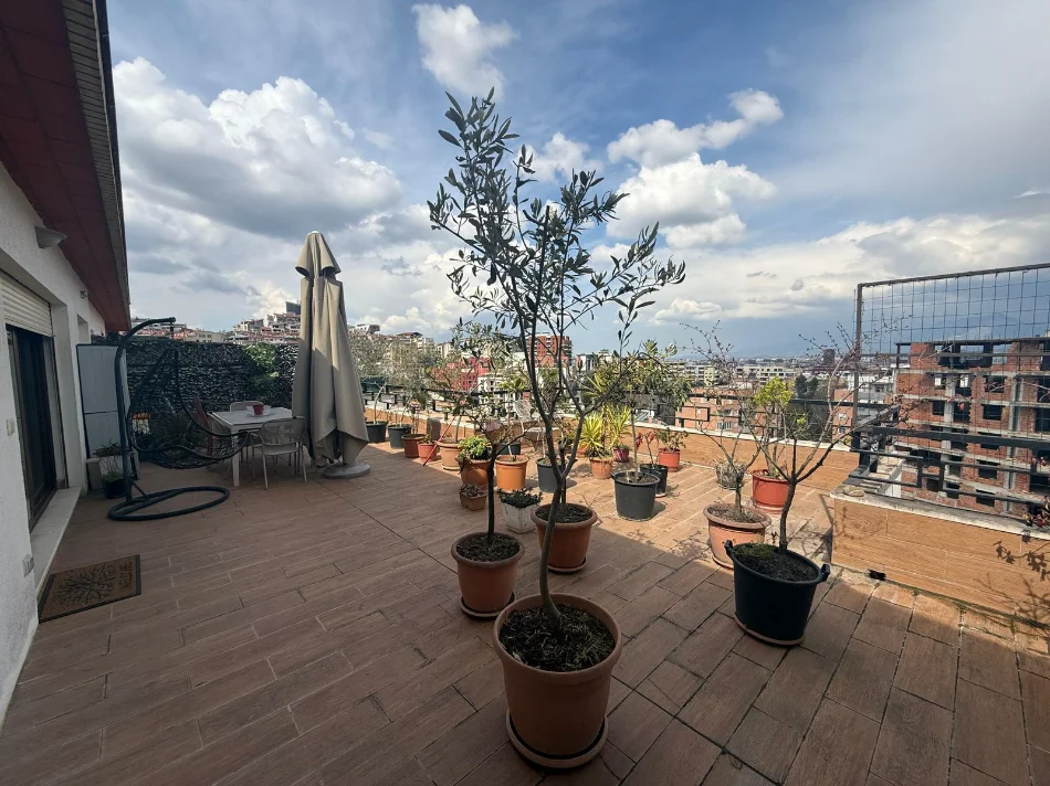 Tirane, shitet apartament 3+1 , 1 m² 345.000 € (Kopshti Botanik)