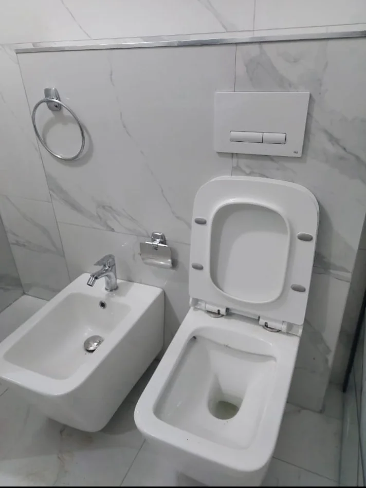 Tirane, jepet me qera apartament 1+1+Ballkon Kati 5, 60 m² 480 € (Ali Demi)