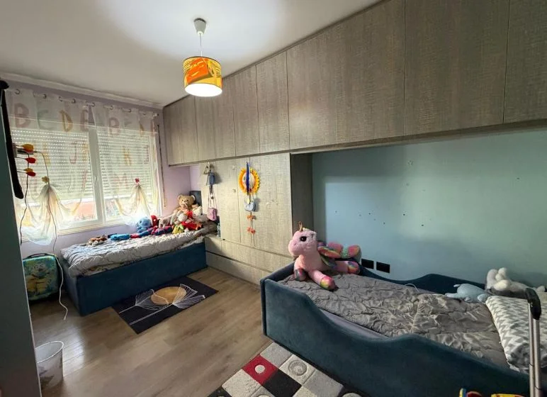 Tirane, shitet apartament 2+1+Ballkon Kati 2, 100 m² 300.000 € 