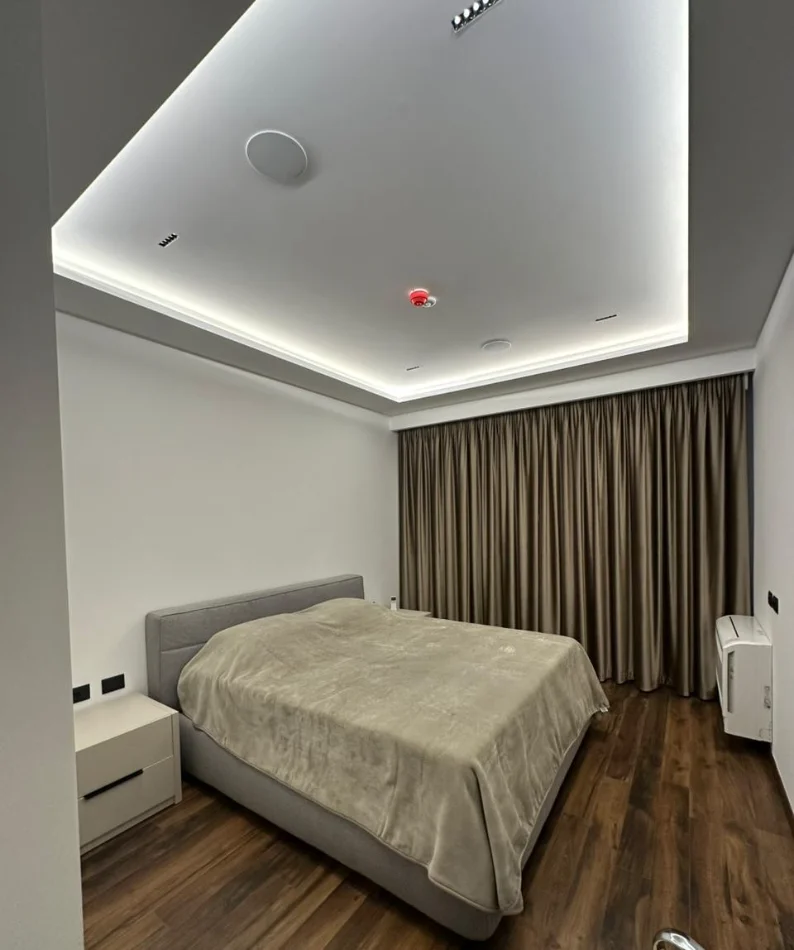 Tirane, jepet me qera apartament 1+1 , 98 m² 1.300 € 