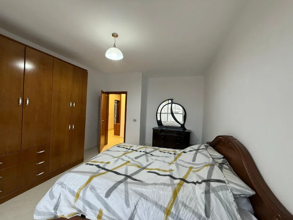 Tirane, jepet me qera apartament 2+1+Ballkon Kati 12, 107 m² 600 € (Rruga Sali Butka)