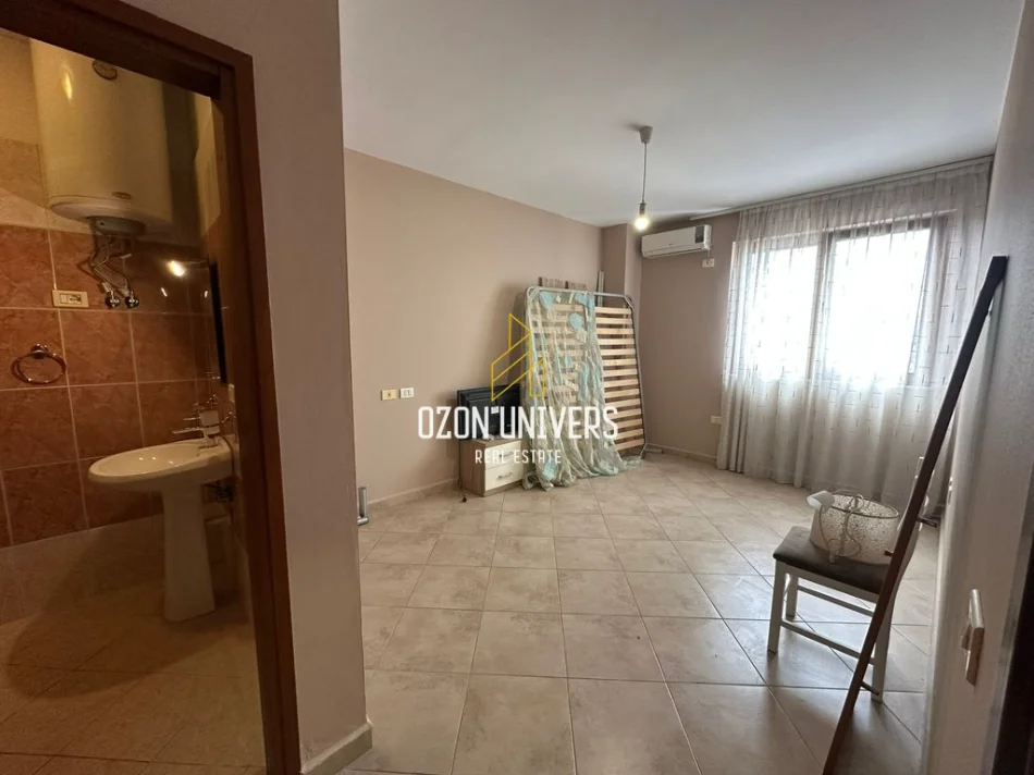 Tirane, jepet me qera apartament 3+1+Ballkon Kati 6, 110 m² 850 € (Bulevardi Zogu i Parë)