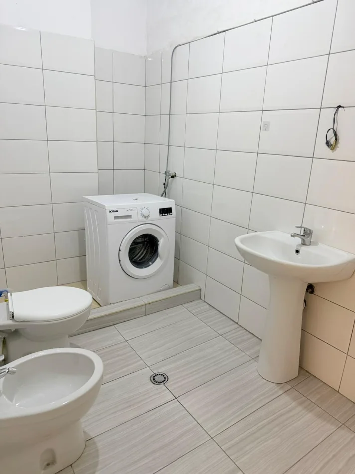 Tirane, jepet me qera apartament 2+1+Ballkon Kati 7, 114 m² 600 € (Astir/Hotel Marinaj)