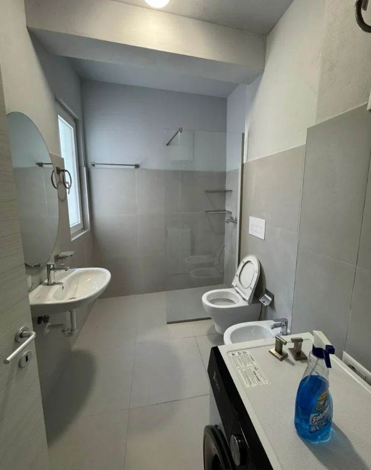 Tirane, jepet me qera apartament 2+1 , 100 m² 750 € 