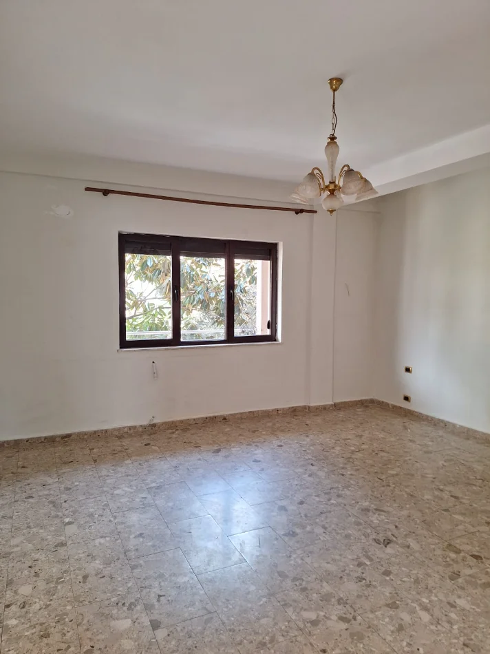 Tirane, shes apartament 2+1+Aneks+Ballkon Kati 2, 144 m² 195.000 € (Rruga Xhanfize Keko)