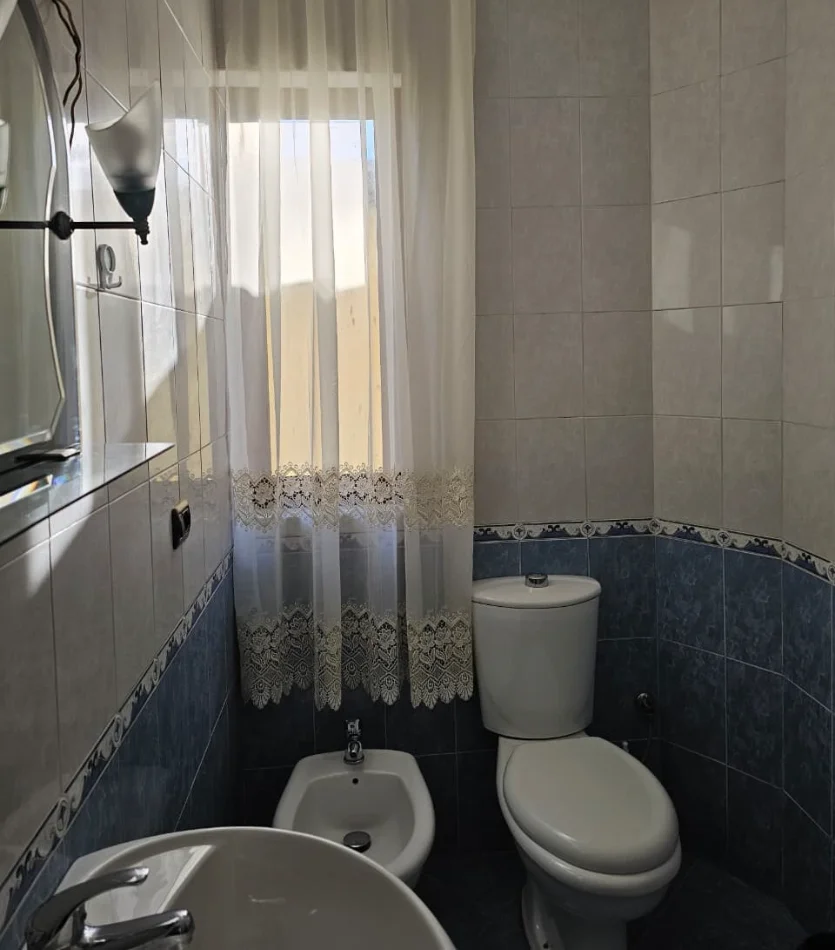Tirane, jepet me qera apartament 2+1 , 120 m² 350 € 
