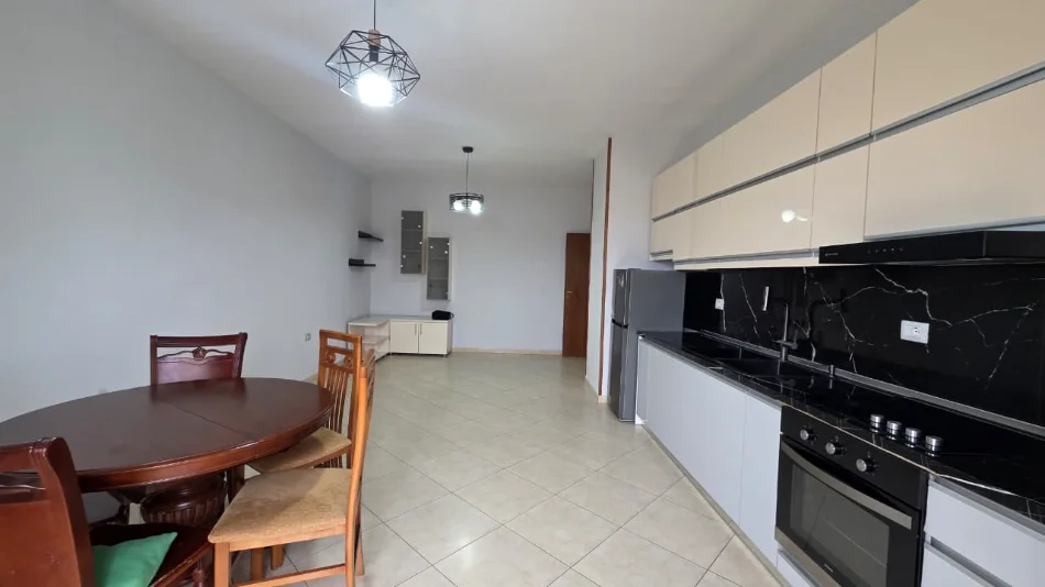 Vlore, shitet apartament 1+1 Kati 8, 80 m² 125.000 € (Rruga Hasan Kushta, Albano Romina, Vlorë)