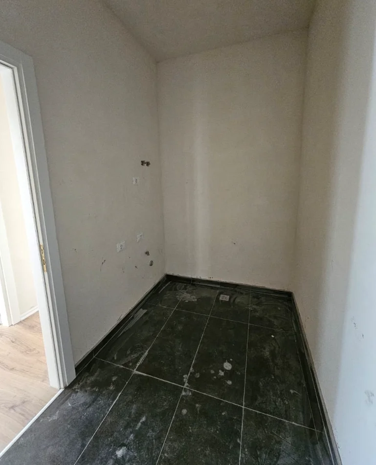 Tirane, shitet apartament 3+1 , 125 m² 400.000 € 