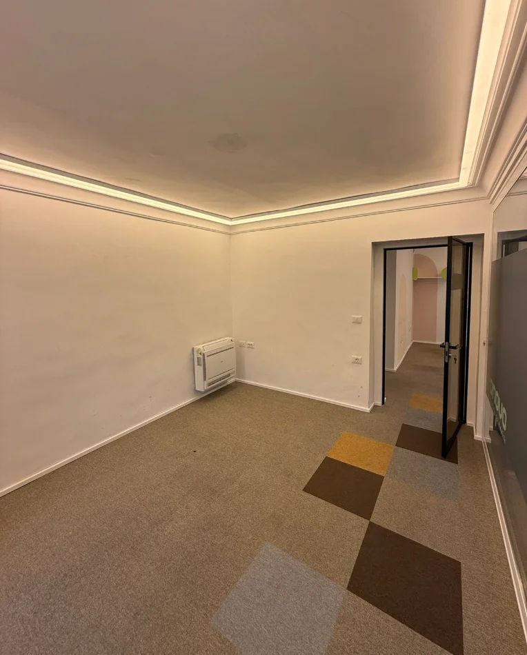 Tirane, jepet me qera zyre , 130 m² 1.500 € 