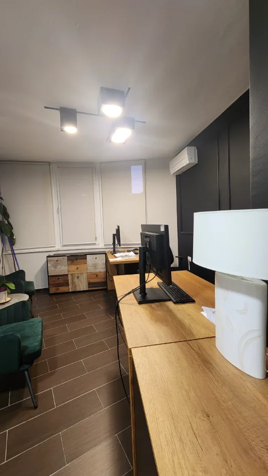 Tirane, jepet me qera zyre Kati 1, 74 m² 750 € (Rruga Sami Frasheri)