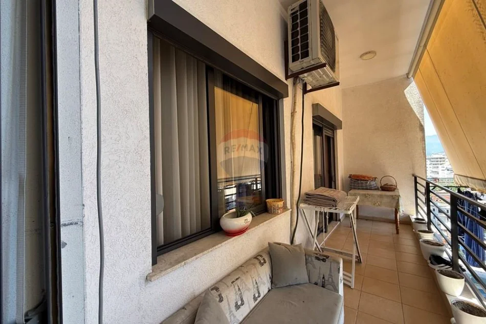 Apartament ne shitje, 2+1 totalisht i mobiluar tek bar "Artisti', Astir! (159'900 Euro)